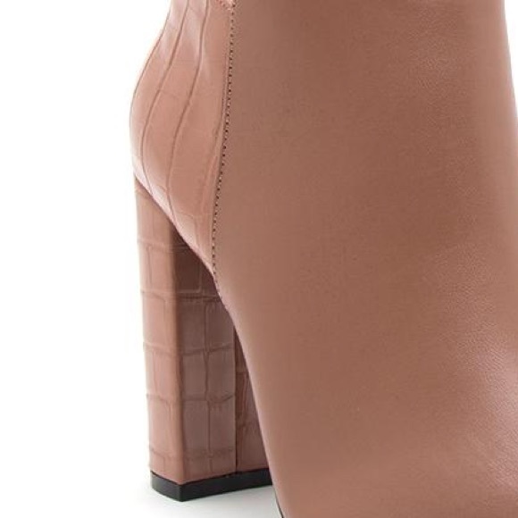 5.5 QUPID Signal Mocha Textured Block Heeled Bootie - Picture 4 of 6